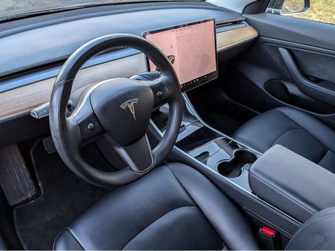 Used 2018 Tesla Model 3 Long Range image 16