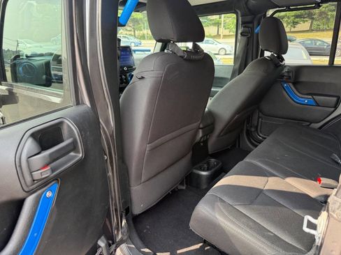 Used 2018 Jeep Wrangler Unlimited Sport S image 17