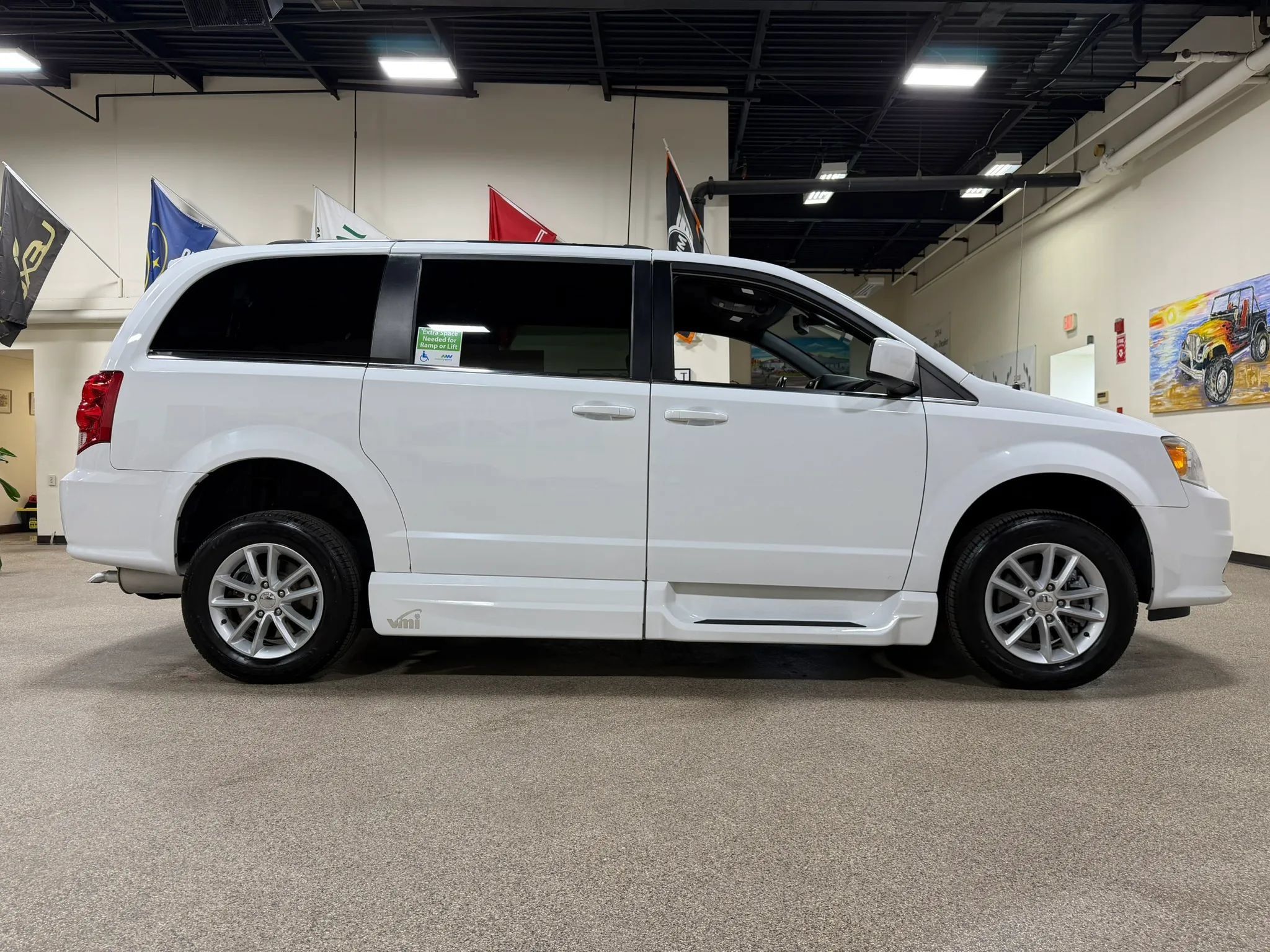 Used 2019 Dodge Grand Caravan SXT FWD image 5