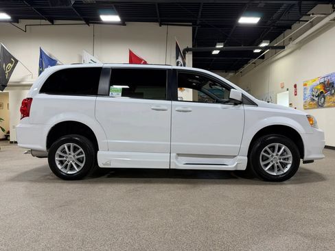 Used 2019 Dodge Grand Caravan SXT FWD image 5