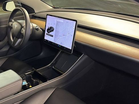 Used 2020 Tesla Model 3 Standard Range image 14