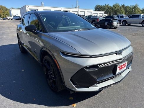 Used 2024 Chevrolet Equinox EV RS image 7