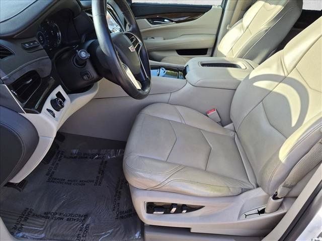 Used 2020 Cadillac Escalade Luxury RWD image 16
