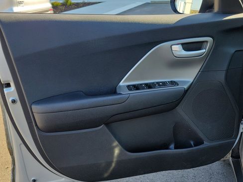 Used 2018 Kia Niro LX image 13