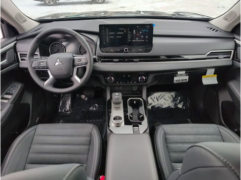 New 2026 Mitsubishi Outlander SE image 26