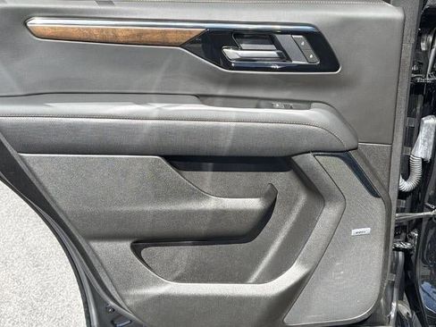 Used 2025 Chevrolet Tahoe High Country AWD/4WD image 22