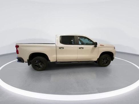 Used 2022 Chevrolet Silverado 1500 LT Trail Boss w/ Convenience Package II AWD/4WD image 9