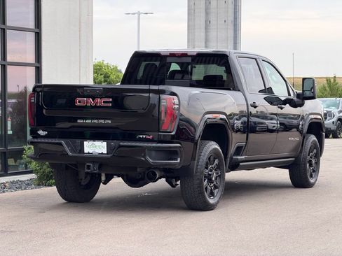 Used 2024 GMC Sierra 2500 AT4 w/ Technology Package AWD/4WD image 5