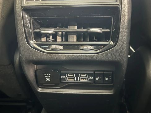 Used 2024 Jeep Grand Cherokee Limited AWD/4WD image 27