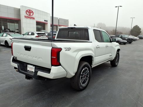 Used 2024 Toyota Tacoma TRD Sport w/ TRD Sport Upgrade Package image 3