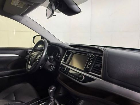Used 2018 Toyota Highlander Plus w/ Protection Package #3 AWD/4WD image 35