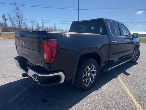 Certified 2022 GMC Sierra 1500 SLT w/ SLT Premium Package AWD/4WD image 8