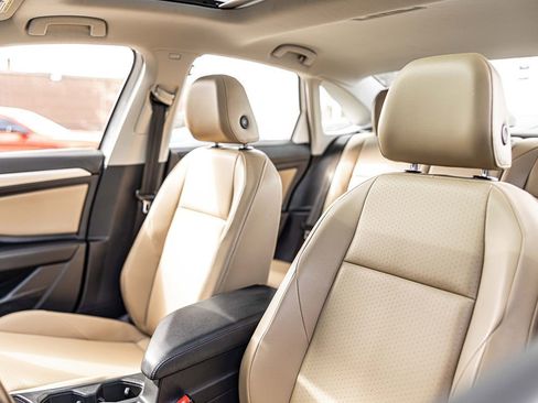 Used 2019 Volkswagen Jetta SE FWD image 17