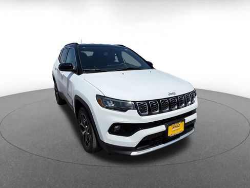 Used 2025 Jeep Compass Limited AWD/4WD image 3