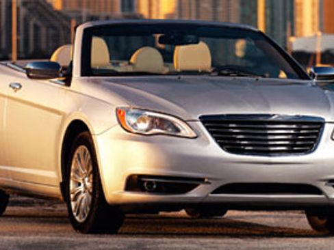 Used 2012 Chrysler 200 Touring FWD image 3