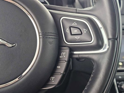 Used 2019 Jaguar XJ R-Sport image 28