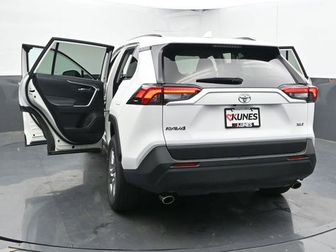 Used 2025 Toyota RAV4 XLE image 53