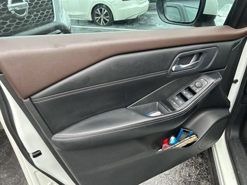 Certified 2023 Nissan Rogue SV w/ SV Premium B Package FWD image 6