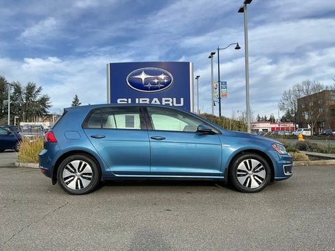 Used 2016 Volkswagen e-Golf SE w/ DC Fast Charging Package image 9