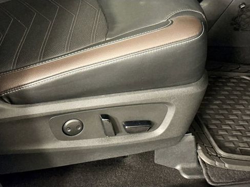 Used 2023 Nissan Pathfinder Platinum image 43