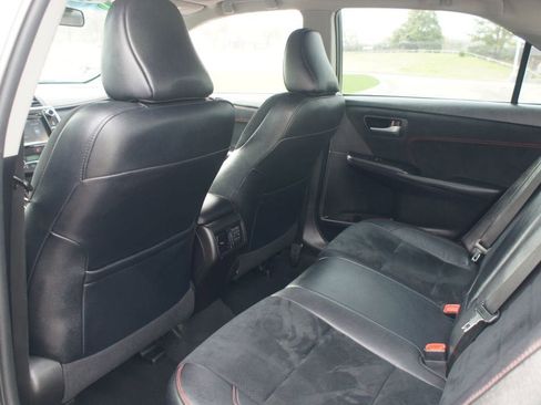 Used 2017 Toyota Camry XSE w/ Moonroof Package image 12