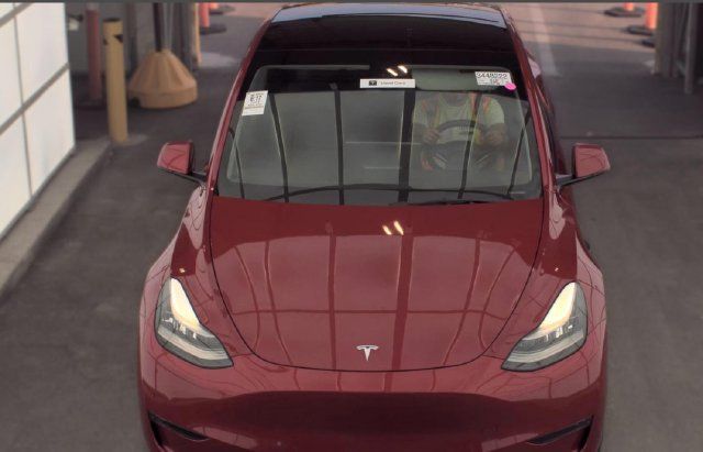 Used 2021 Tesla Model Y 2WD image 4