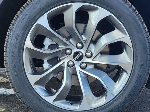 New 2026 Lincoln Aviator AWD image 17