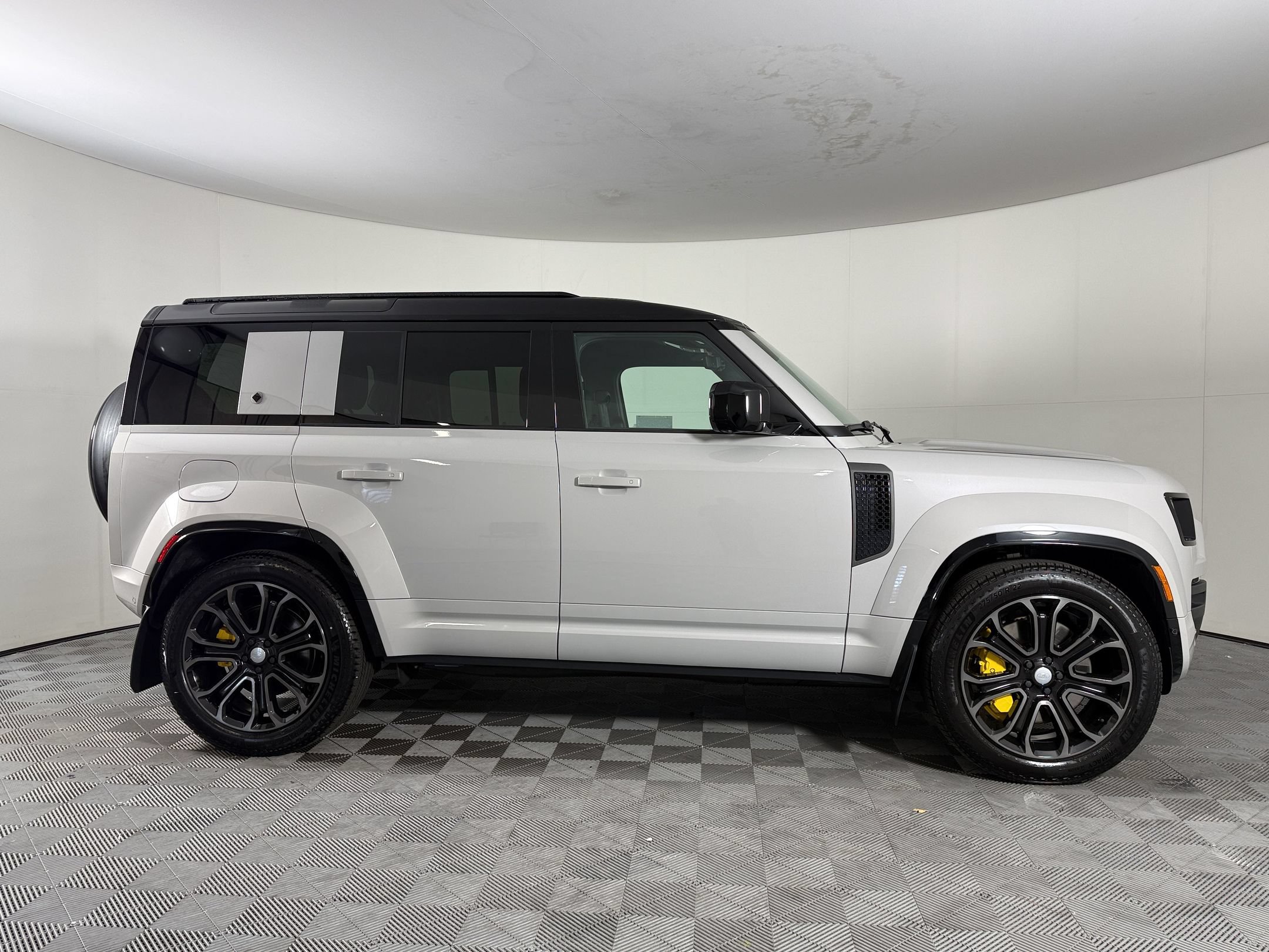 New 2026 Land Rover Defender 110 OCTA AWD/4WD image 8