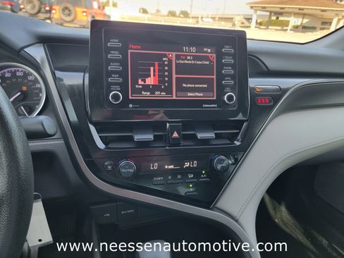 Used 2022 Toyota Camry LE image 23