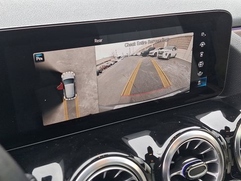 Used 2022 Mercedes-Benz GLA 250 4MATIC image 19