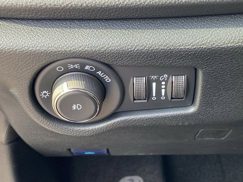 New 2026 Chrysler Pacifica Select image 27