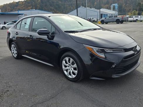 Used 2024 Toyota Corolla LE image 3