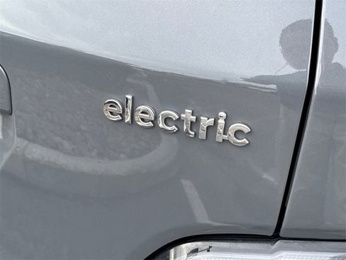 Used 2023 Hyundai Kona SE w/ Cargo Package image 18