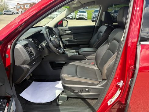 Certified 2025 Nissan Pathfinder SL AWD/4WD image 11