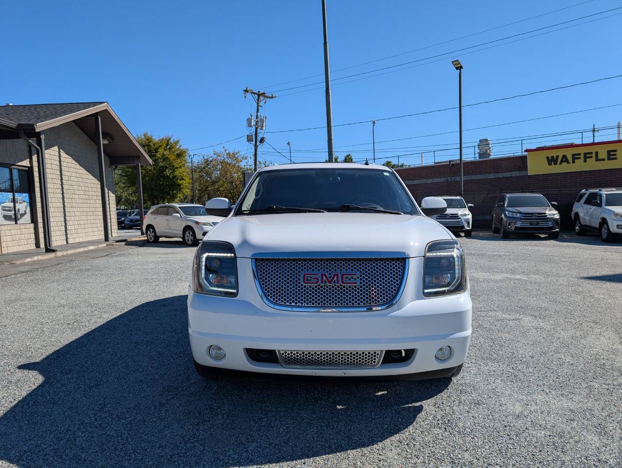 Used 2013 GMC Yukon Denali RWD image 2