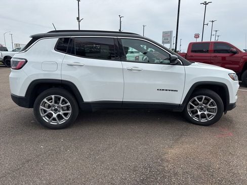 Used 2025 Jeep Compass Limited AWD/4WD image 9