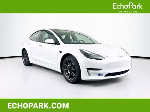 Used 2021 Tesla Model 3 Standard Range Plus image 1