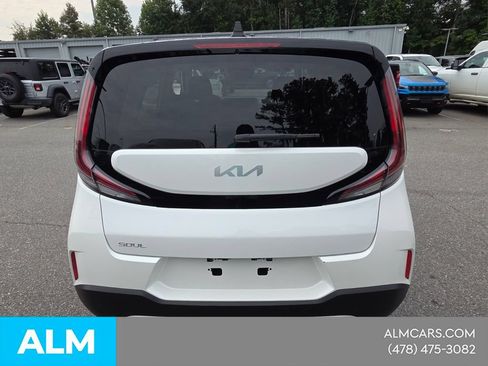 Used 2025 Kia Soul LX w/ LX Technology Package FWD image 10
