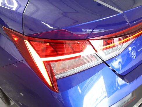 Used 2025 Hyundai Elantra SEL FWD image 29