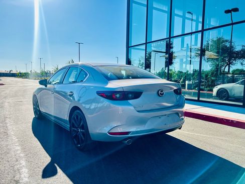 Used 2024 MAZDA MAZDA3 s FWD image 5