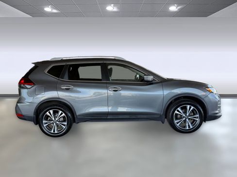 Used 2019 Nissan Rogue SV w/ Premium Package FWD image 8
