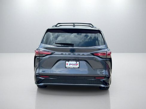 Used 2025 Toyota Sienna XSE image 6
