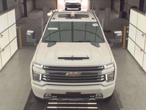 Used 2022 Chevrolet Silverado 2500 High Country w/ Safety Package II image 2