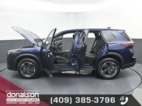 Used 2025 Nissan Rogue SV FWD image 22