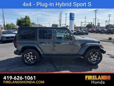 Used 2024 Jeep Wrangler Unlimited w/ Convenience Group AWD/4WD image 7