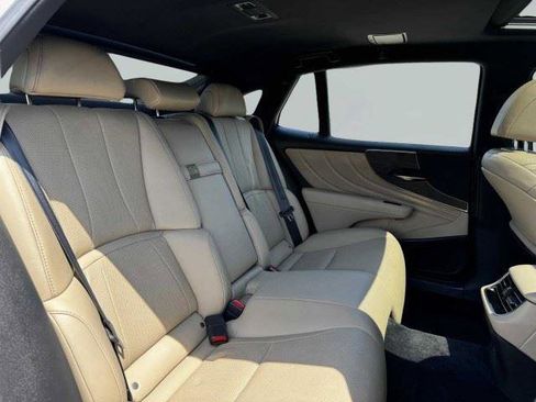 Used 2023 Lexus LS 500 w/ Accessory Package (Z2) RWD image 47