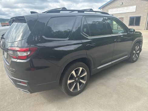 Used 2023 Honda Pilot Elite image 7