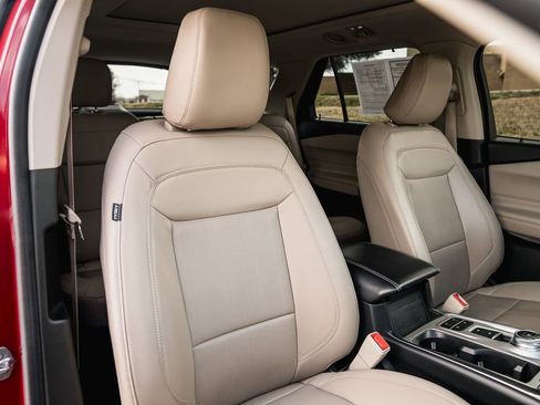 Used 2021 Ford Explorer Limited w/ Equipment Group 301A image 30