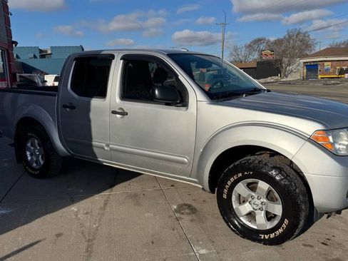Used 2012 Nissan Frontier SV w/ SV Premium Utility Pkg image 2