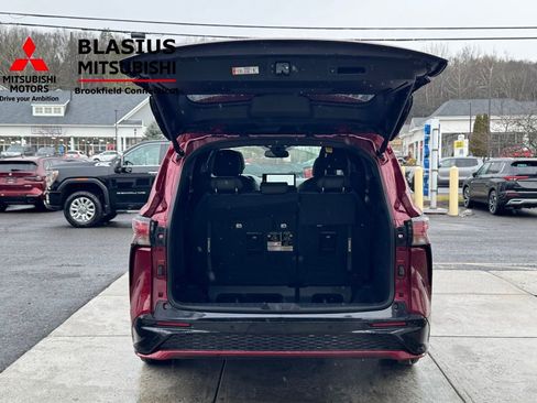 Used 2025 Toyota Sienna XSE w/ XSE Plus Package image 36